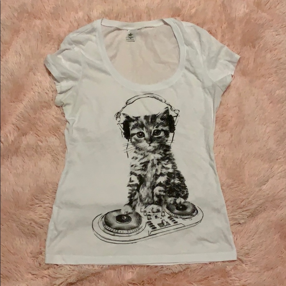 ‼️CLOSET CLOSING‼️Cat DJ Scoop Neck Fitted Tee
